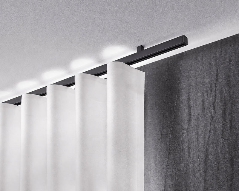 Interstil Cubus.2 W – moderne quadratische Wellenvorhangschiene zur Deckenmontage