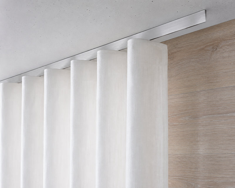 Interstil Sphäre.1 W – moderne 1-läufige Design Wellenvorhangschiene zur Deckenmontage