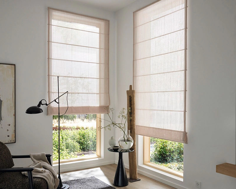 Natürliches halbtransparentes Raffrollo nach Maß – Cozy Line im handgewebten Streifenlook