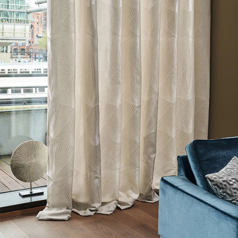 Cascada – luxuriöser Design-Vorhang nach Maß mit grafischem Muster edler Glanz